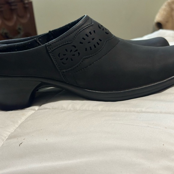 Easy Spirit Black Ankle Booties - Picture 4 of 6